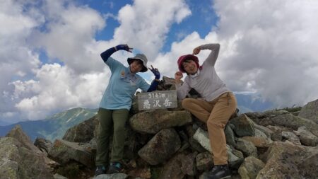 南アルプス南部　赤石岳(3,121m). 荒川三山（悪沢岳3,141m）